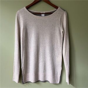 Club Monaco NWOT 100% Cashmere Scoop Neck Side Slits Cream Grey Sweater